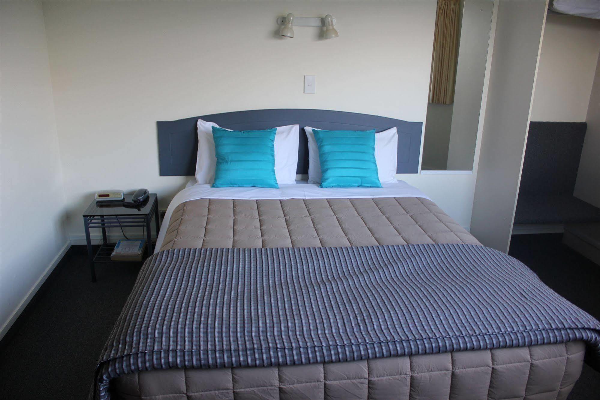 Baycourt Lakefront Motel Taupo Kültér fotó