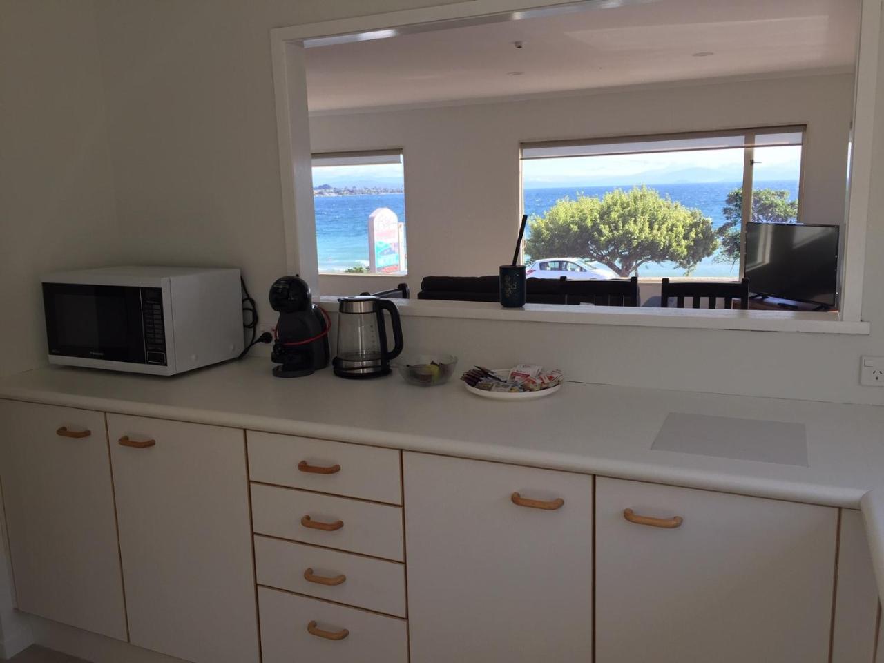 Baycourt Lakefront Motel Taupo Kültér fotó