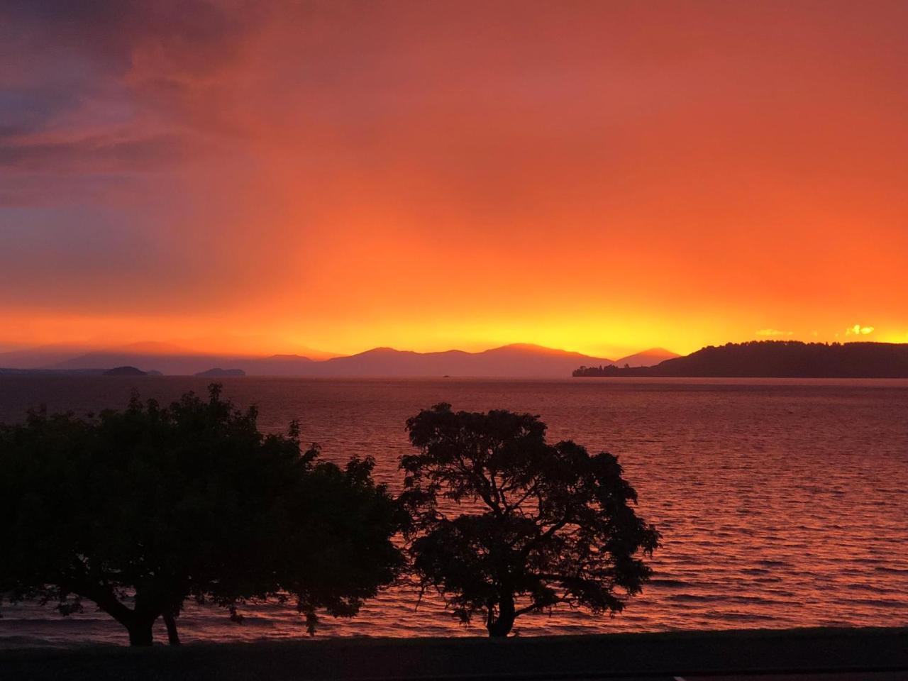 Baycourt Lakefront Motel Taupo Kültér fotó
